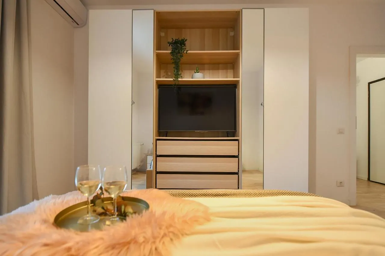 Vacation Feel - 2Br Apartment With Terrace & Private Parking In Baneasa Bukarest